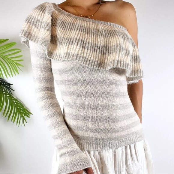 Romeo & Juliet Couture Sweaters - ROMEO & JULIET COTURE Y2K One Shoulder Stripe Sweater Gray & Winter White Size M